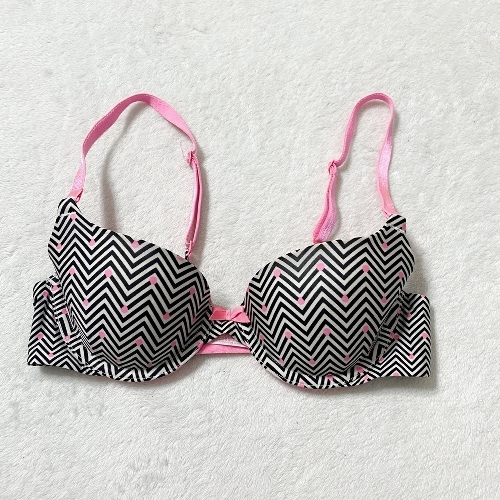 Victoria’s Secret black and white chevron striped Demi bra 32B